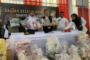 Pasutri di Aceh Besar Jual Kosmetik Ilegal di Facebook