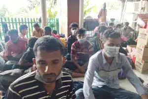 Warga Serahkan Bantuan Pakaian Untuk 110 Pengungsi Rohingya di Aceh Utara