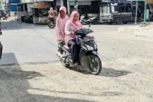 Warga Keluhkan Kondisi Lubang di Jalan Pusat Kota Blangpidie