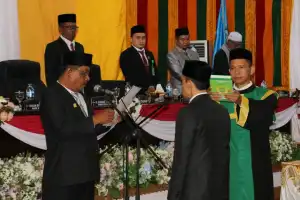 Gantikan Ustadz Am, Fakhrurrazi Dilantik Jadi Anggota DPRK Pijay