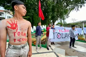 Jurnalis dan Mahasiswa di Lhokseumawe Aksi Tolak Pengesahan RKUHP