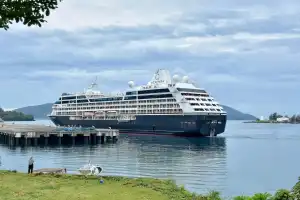 Kapal Pesiar MV Azamara Berlabuh di Sabang