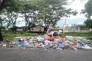 Jorok! Sampah Menumpuk di Agara Bikin Bau Busuk