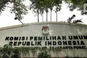 Polwan Dipukul, Diduga Oleh Simpatisan Partai yang Protes di KPU