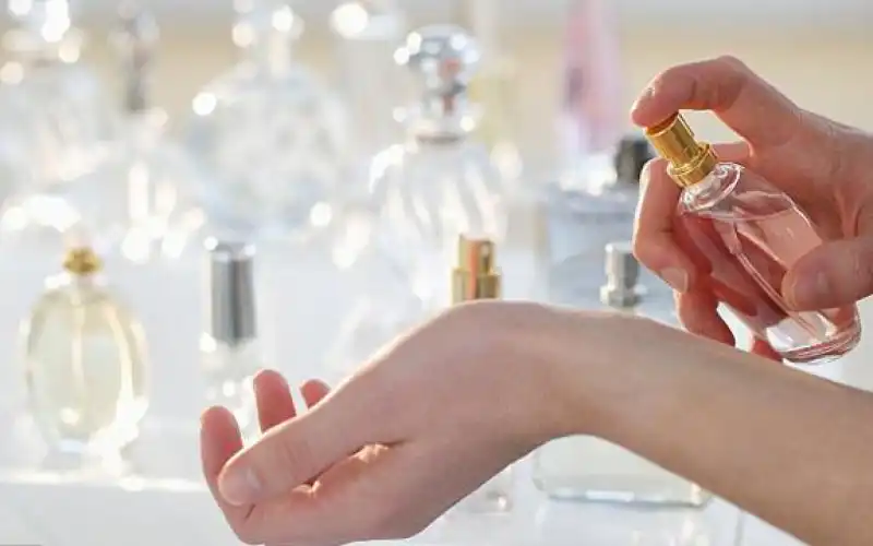 Waduh! Parfum Palsu Dijual di Jalanan Mengandung Urine Manusia