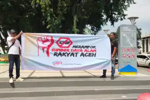 Dua Aktivis di Lhokseumawe Gelar Aksi Protes Pengelolaan SDA di Aceh