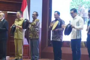 Menko Polhukam dan Mendagri Luncurkan Prangko Seri PLBN 2022