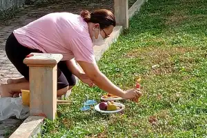 Warga Aceh Barat Ziarah ke Kuburan Massal