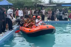 Safaruddin Berikan Perahu Karet Dukung Pengembangan Wisata Arung Jeram di Abdya