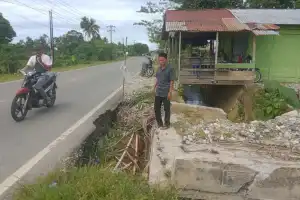 Berem Jalan Nasional di Aceh Selatan Bahayakan Pengendara