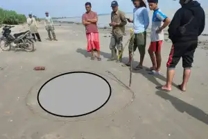 Mayat Tanpa Identitas Ditemukan Membusuk di Pantai Aceh Timur