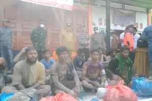 Pengungsi Rohingya yang Mendarat di Abdya Dievakuasi ke Puskesmas BlangpidieÊ