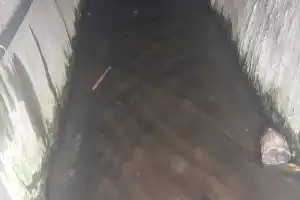 Respon Keluhan Warga, DLHK Bener Meriah Bersihkan Sampah Pedagang di Dalam Parit