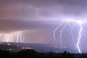 BMKG Ingatkan Warga Waspada Hujan Lebat dan Angin Kencang