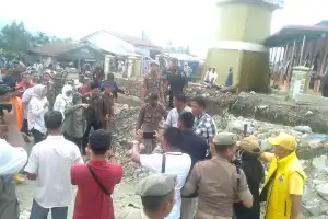 Ajar Pemkab Aceh Tenggara Tangani Banjir, Mensos Risma: Jangan Tunggu Proyek