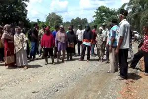 Puluhan Warga di Aceh Barat Blokir Jalan Hauling Batubara