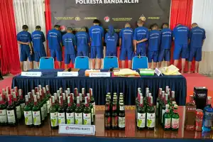 Polresta Banda Aceh Sita 84 Botol Minuman Keras
