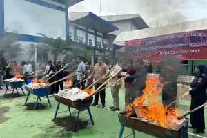 Bea Cukai dan Kejari Lhokseumawe Musnahkan Rokok Ilegal Senilai Rp 19 Miliar