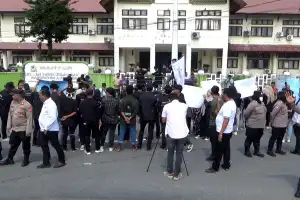 Wangsa Unjuk Rasa Minta DPRK Aceh Barat Perbaiki Kualitas Pendidikan