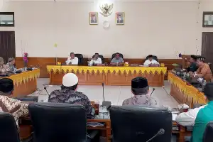 Puluhan Keuchik di Aceh Barat Tuntut Pembayaran Gaji Tahun 2024