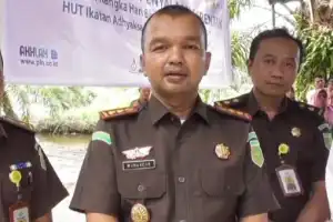 Kejari Aceh Singkil Beri Bantuan Listrik Gratis untuk Warga Kurang Mampu