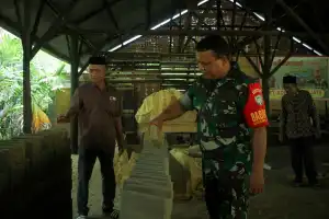 Ciptakan Lapangan Kerja, Kopda Zulkifli Buka Pabrik Batu Bata