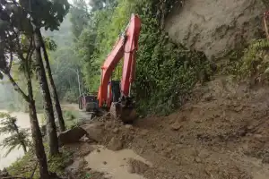 Enam Ruas Jalan Tertimbun Longsor di Aceh Barat Sudah Bisa Dilalui