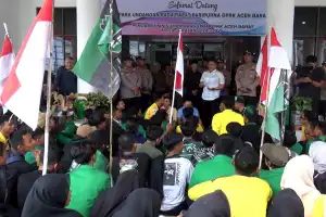 Geruduk Kantor DPRK Aceh Barat, Massa Agam Tuntut Lima Hal