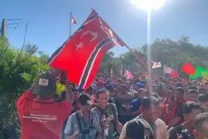 Mualem – Dek Fadh Daftar Pilkada Aceh 2024, Bintang Bulan Ikut Berkibar