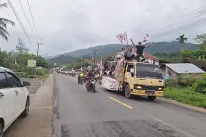 Safaruddin-Zaman Akli dan Pendukungnya Konvoi Keliling Abdya Rayakan Kemenangan