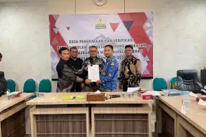 Sekwan Serahkan Berkas Pengesahan Bupati Bener Meriah Terpilih ke Kantor Gubernur