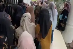 Kantor Gubernur Aceh Didatangi Ratusan IRT Bawa Proposal Bantuan, Pemerintah Aceh Buat KlarifikasiÊ