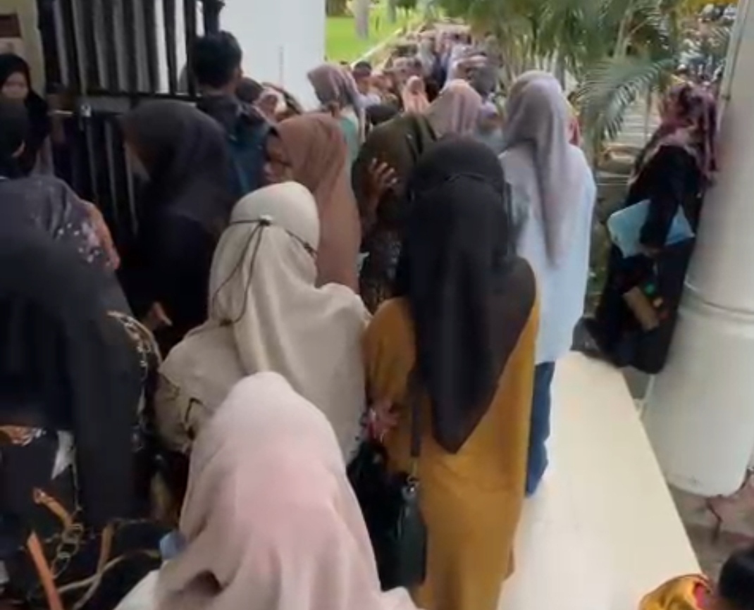 Kantor Gubernur Aceh Didatangi Ratusan IRT Bawa Proposal Bantuan, Pemerintah Aceh Buat Klarifikasi